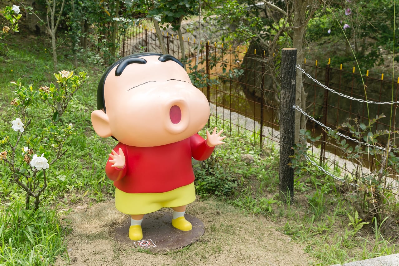 クレヨンしんちゃんの置物は高さ約42cmです Amazon.co.jp: 三英貿易 クレヨンしんちゃん しんちゃん (L) W32