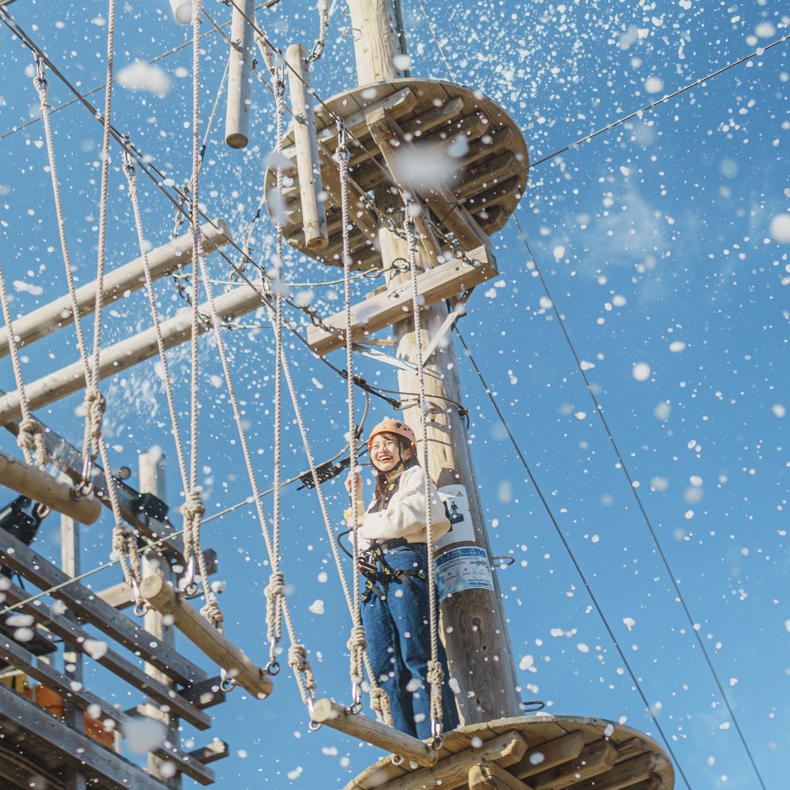 冬休み、幻想的すぎる泡まみれのアスレチックが雪のよう！】クレヨン