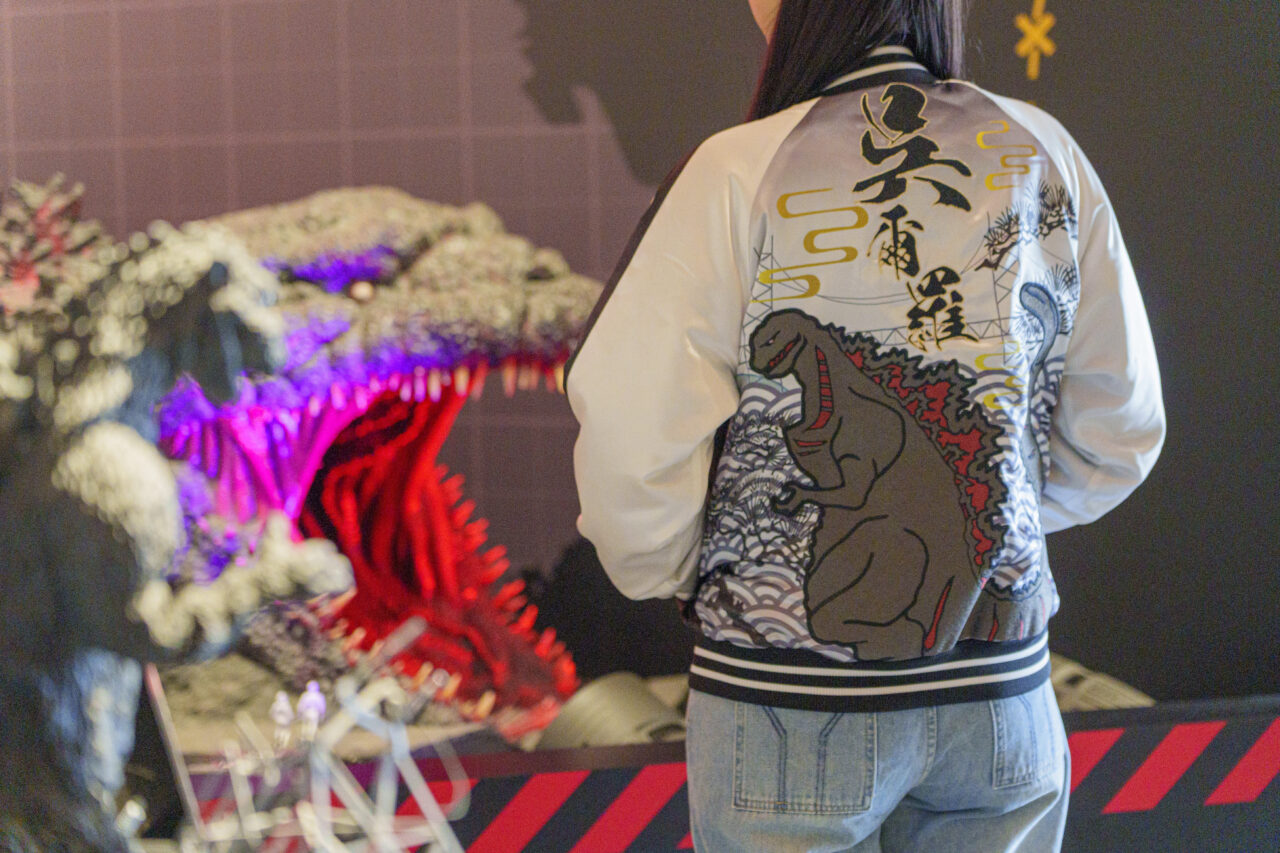 【新品タグ付き未使用】ゴジラ　スカジャン 世界に250着だけ】“選ばれし者”だけが着られるゴジラの