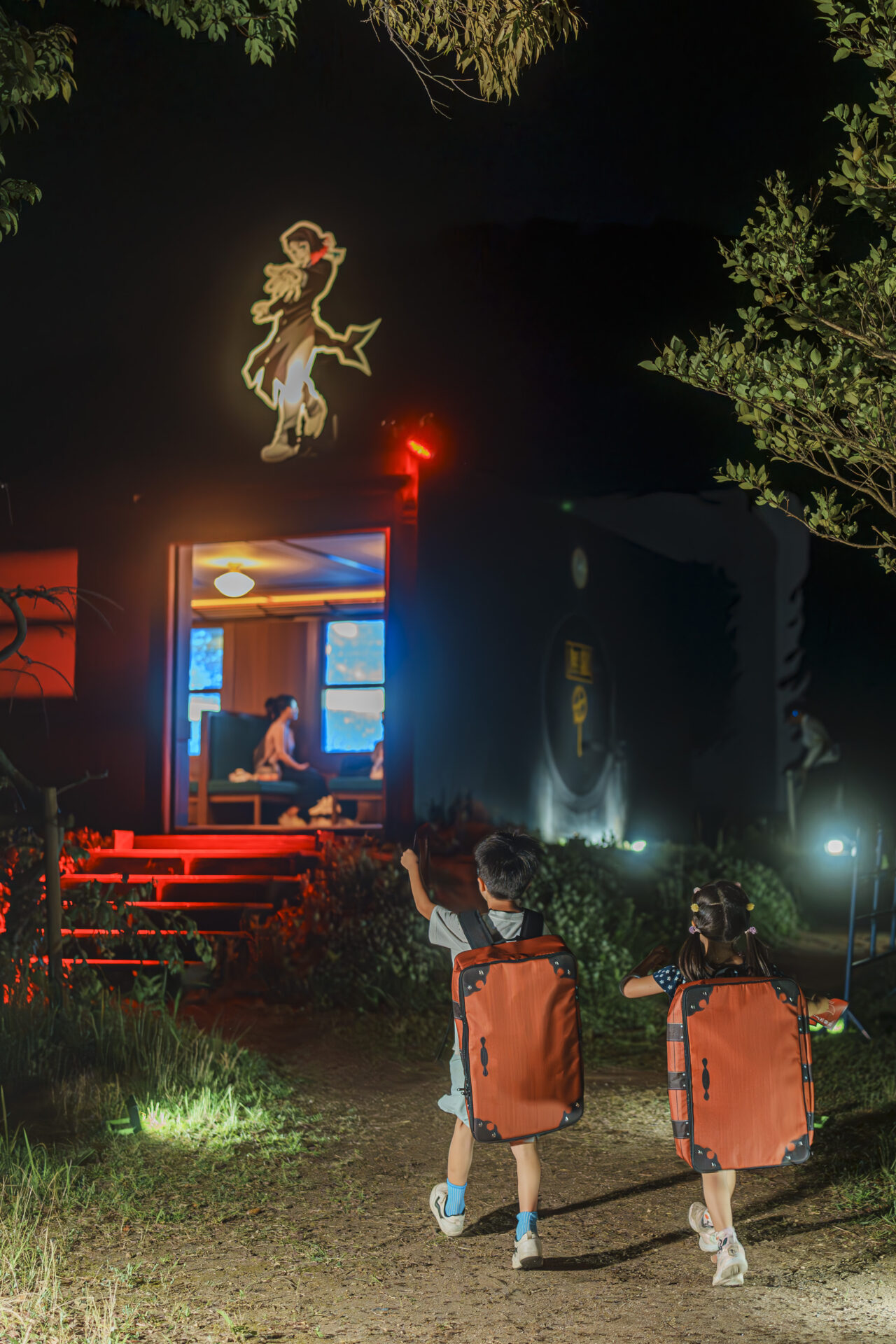 大事に持ち歩きたい！】ニジゲンノモリ限定「炭治郎の背負い箱リュック